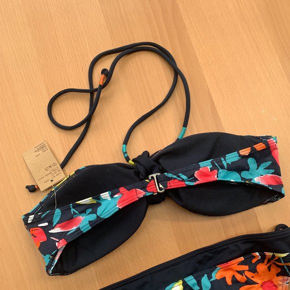 hollister matching floral navy bikini set - Picture 14 of 15